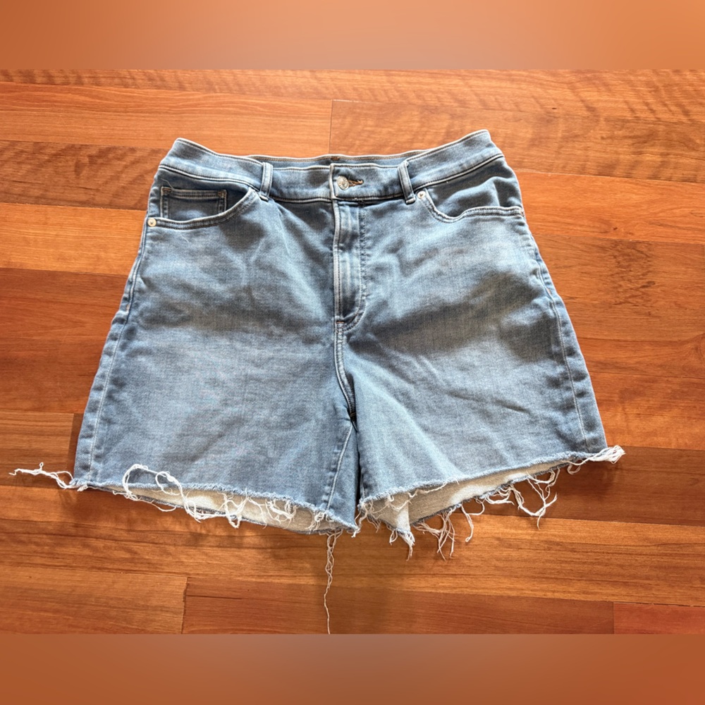 Cut off jean shorts